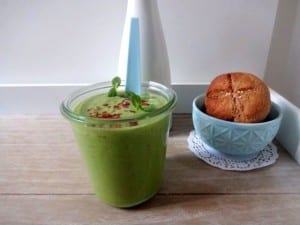 Andekorierte Erbsen-Kokos-Suppe